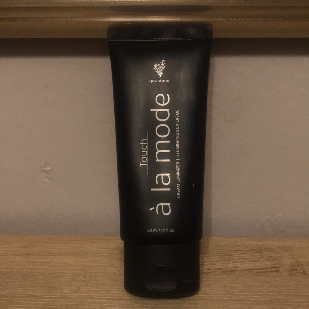 Younique A La Mode Cream Luminizer Pearly